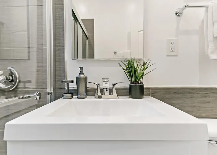 Newly Renovated 1br In Ideal Location - Belmont E1 *